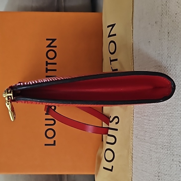 Louis Vuitton Epi Pouch - Picture 3 of 16